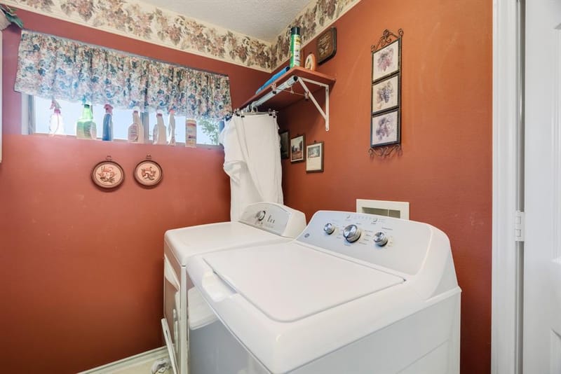 570 N Center, Blossom TX 75416 - Photo 17