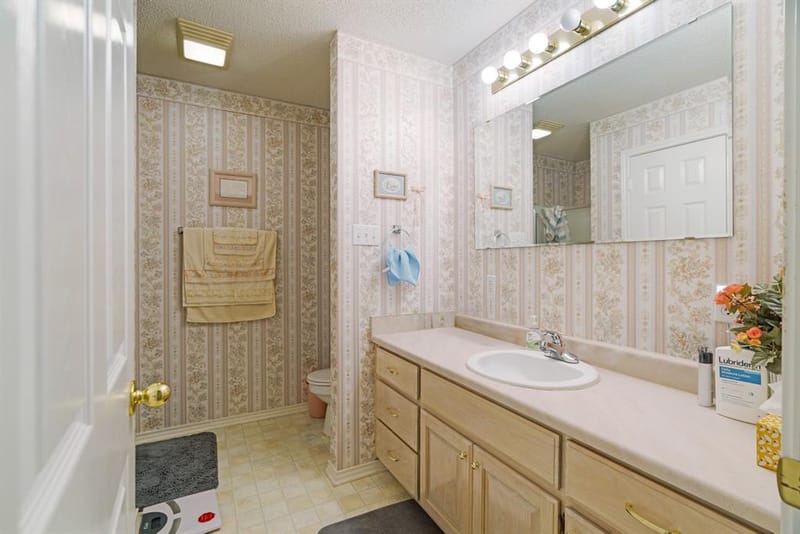 570 N Center, Blossom TX 75416 - Photo 16