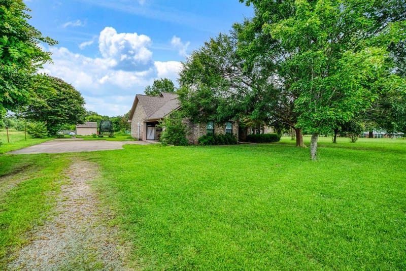 570 N Center, Blossom TX 75416 - Photo 20
