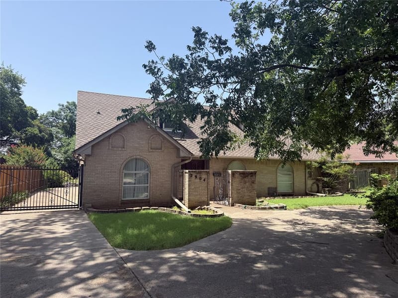 2904 Bridal Wreath Lane, Dallas TX 75233 - Photo 2