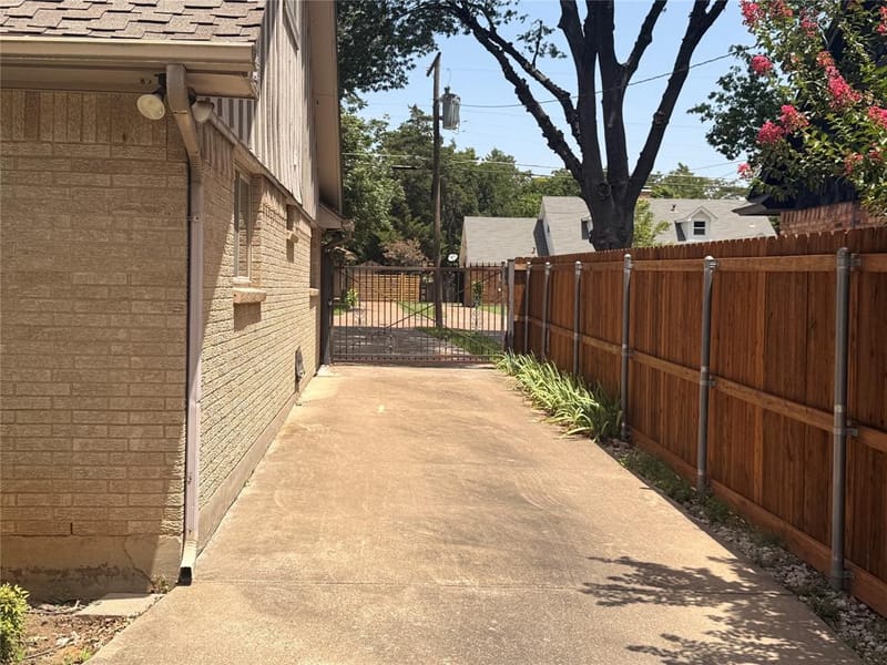2904 Bridal Wreath Lane, Dallas TX 75233 - Photo 36