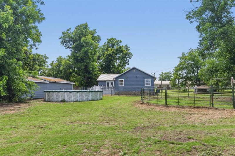 304 N Victor Street, Comanche TX 76442 - Photo 17