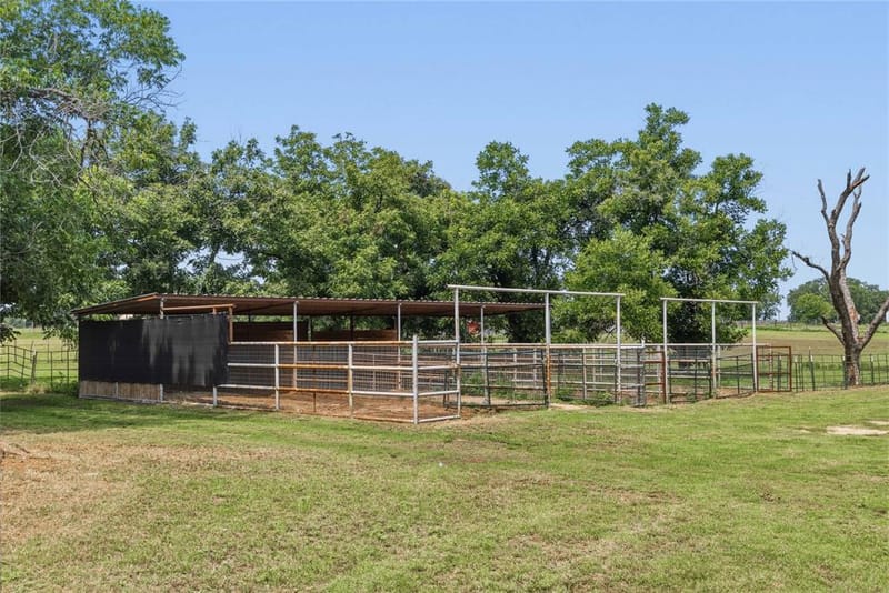 304 N Victor Street, Comanche TX 76442 - Photo 18