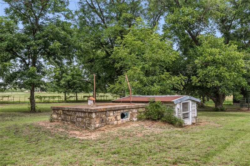 304 N Victor Street, Comanche TX 76442 - Photo 19