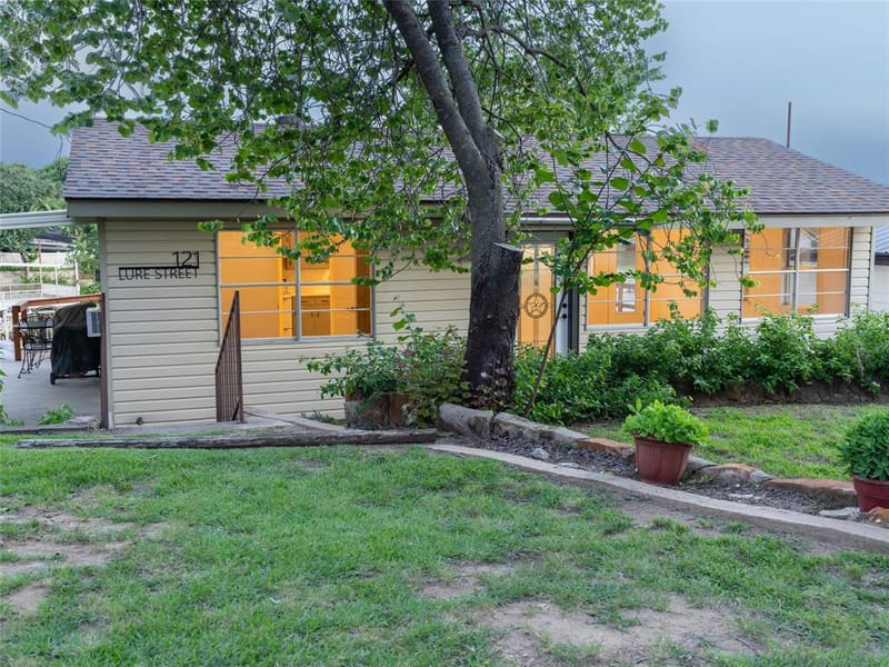 121 Lure Street, Bridgeport TX 76426 - Photo 2