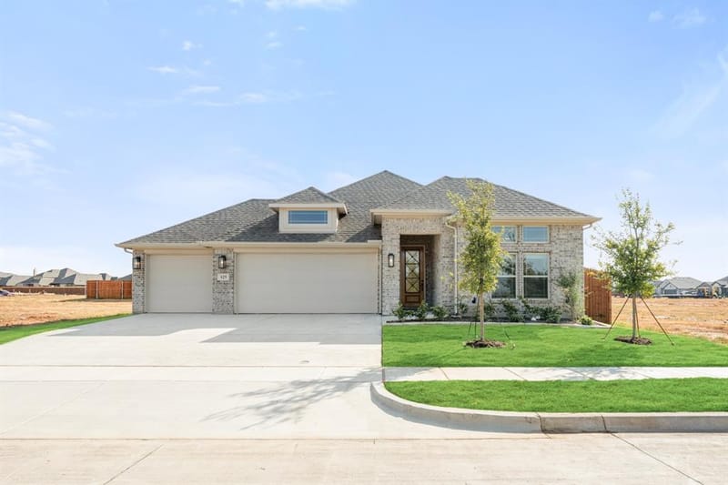 125 Ponce De Leon Drive, Granbury TX 76048 - Photo 2