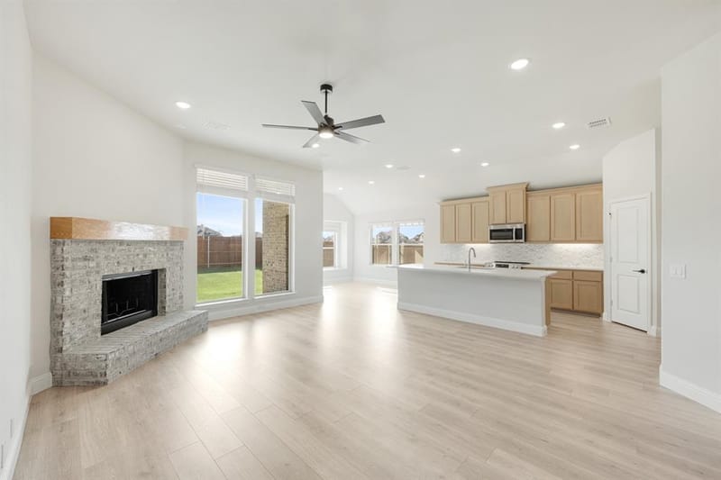125 Ponce De Leon Drive, Granbury TX 76048 - Photo 6