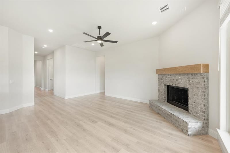 125 Ponce De Leon Drive, Granbury TX 76048 - Photo 7
