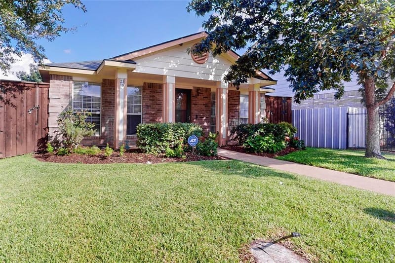 2336 Summit Lane, Dallas TX 75227 - Photo 2