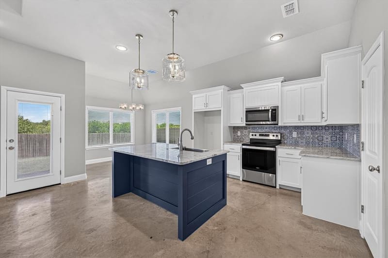 218 Rees Avenue, Godley TX 76044 - Photo 4
