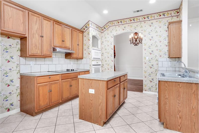 3401 Ledbetter Court, Arlington TX 76001 - Photo 7