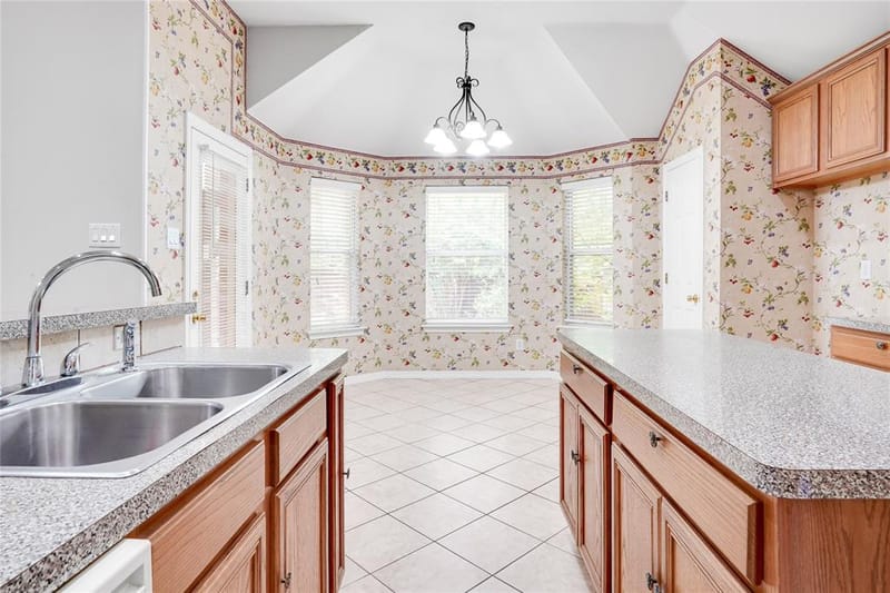 3401 Ledbetter Court, Arlington TX 76001 - Photo 9