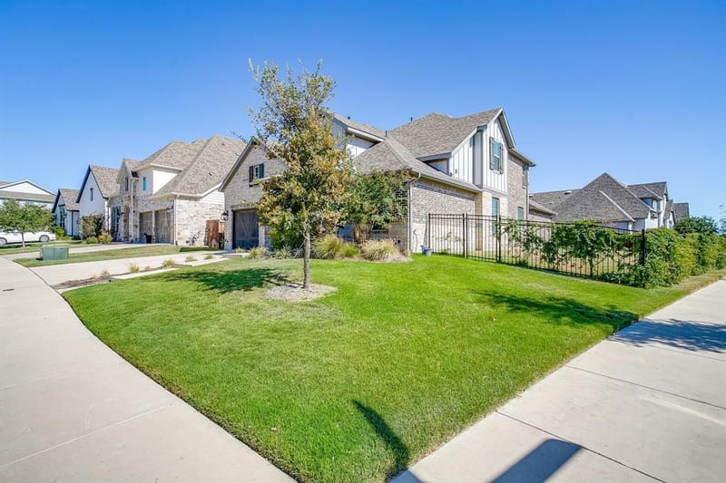 2009 Roundtree Circle E, Fort Worth TX 76008 - Photo 2