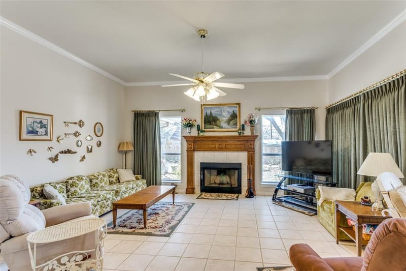 345 Huggins Drive, Springtown TX 76082 - Photo 6