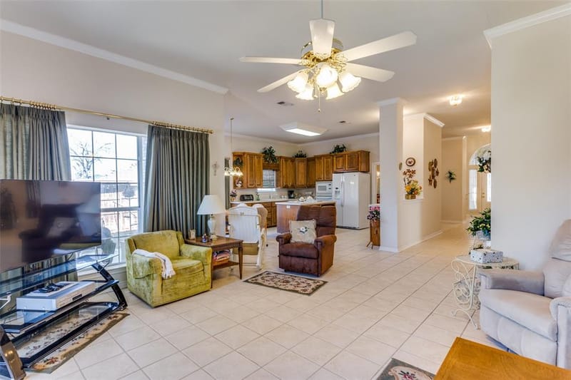 345 Huggins Drive, Springtown TX 76082 - Photo 7
