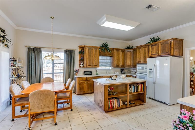 345 Huggins Drive, Springtown TX 76082 - Photo 9