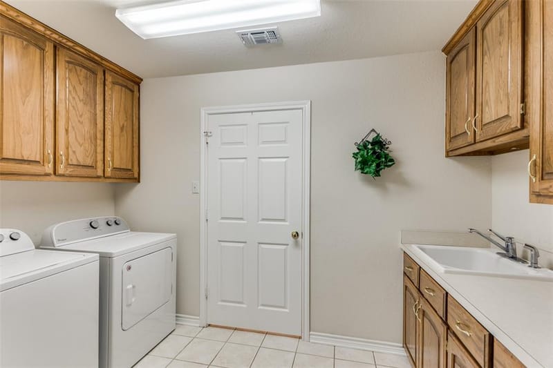 345 Huggins Drive, Springtown TX 76082 - Photo 14