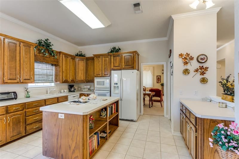 345 Huggins Drive, Springtown TX 76082 - Photo 11
