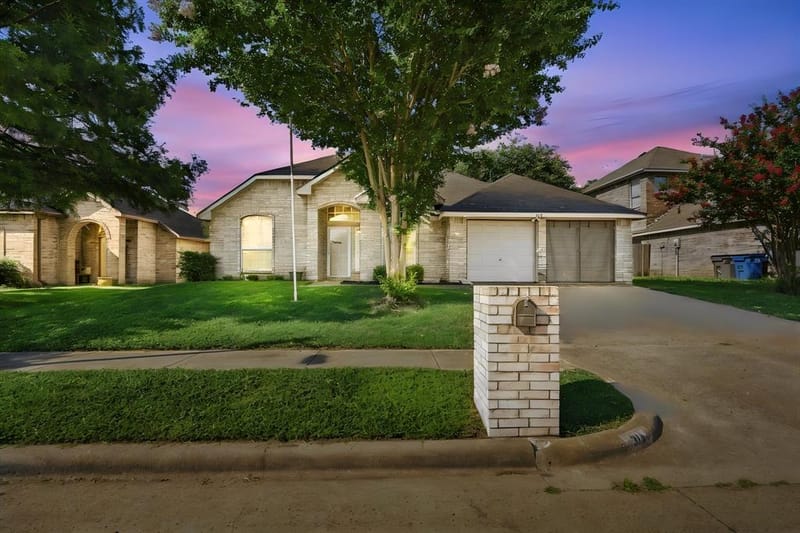 316 Willow Creek Lane, Glenn Heights TX 75154 - Photo 3