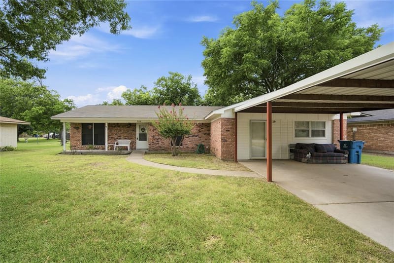 504 E Roosevelt Avenue, Whitney TX 76692 - Photo 2