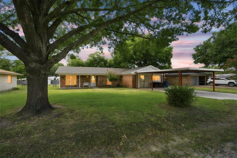 504 E Roosevelt Avenue, Whitney TX 76692