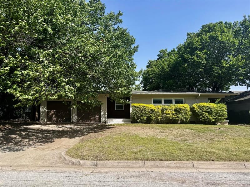 4657 Selkirk Drive, Fort Worth TX 76109 - Photo 2