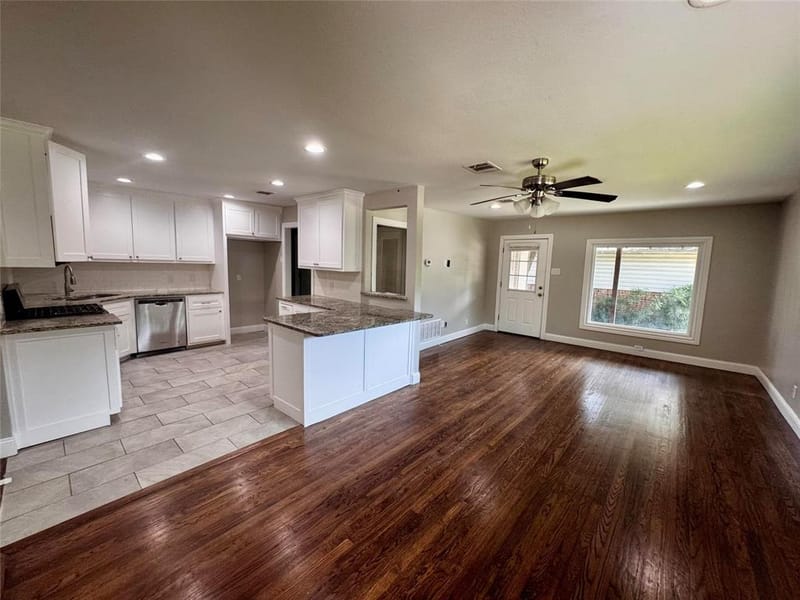 4657 Selkirk Drive, Fort Worth TX 76109 - Photo 4