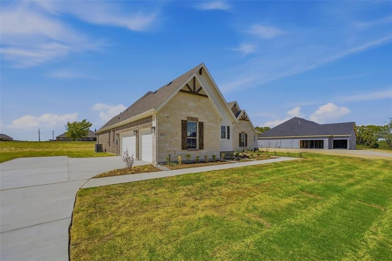 802 Westover Drive, Van Alstyne TX 75495 - Photo 3