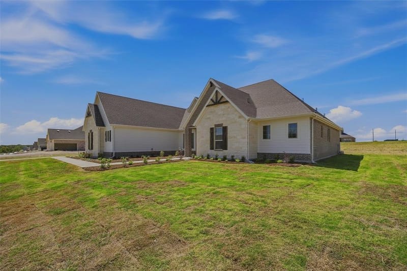 802 Westover Drive, Van Alstyne TX 75495 - Photo 4