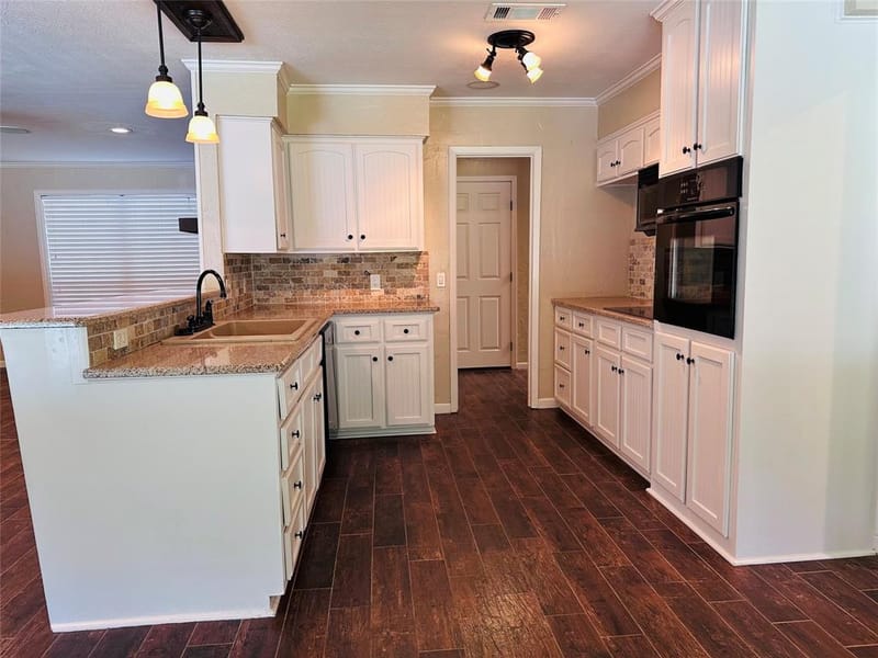 3307 Bogota Street, Athens TX 75752 - Photo 5