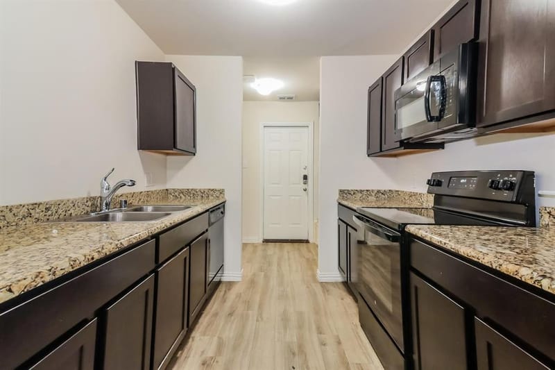 1120 W Owing Street, Denison TX 75020 - Photo 2