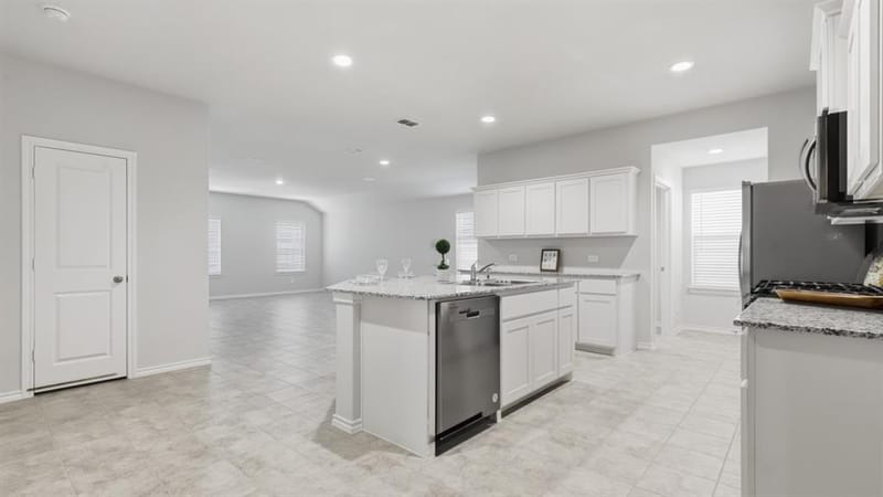 1528 LEMON TREE Lane, Fort Worth TX 76140 - Photo 4