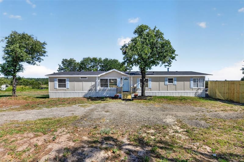 449 Big Salty Drive, Springtown TX 76082 - Photo 2