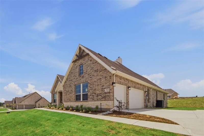 711 Water Side Drive, Van Alstyne TX 75495 - Photo 3