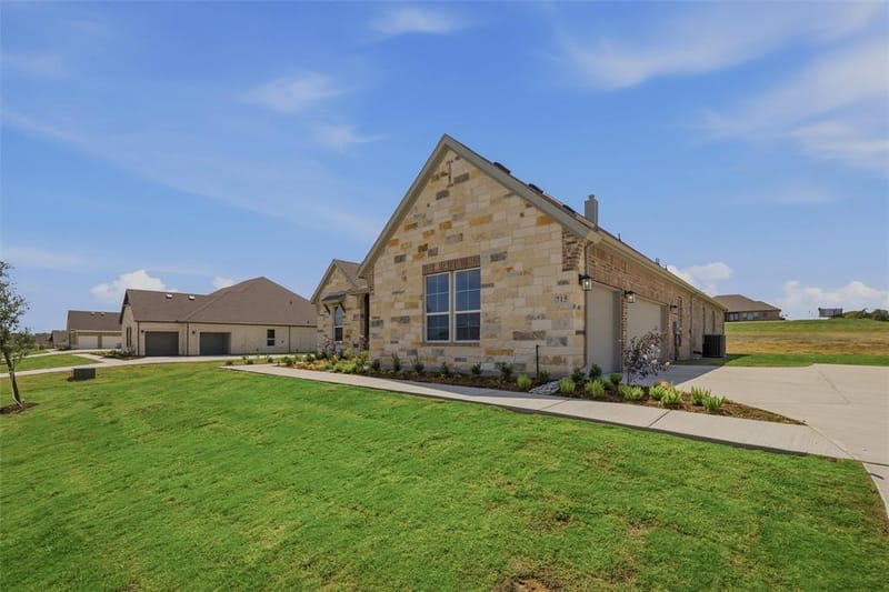 715 Water Side Drive, Van Alstyne TX 75495 - Photo 3