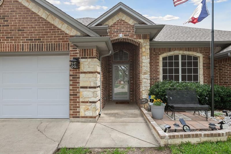 568 Willowview Drive, Saginaw TX 76179 - Photo 4