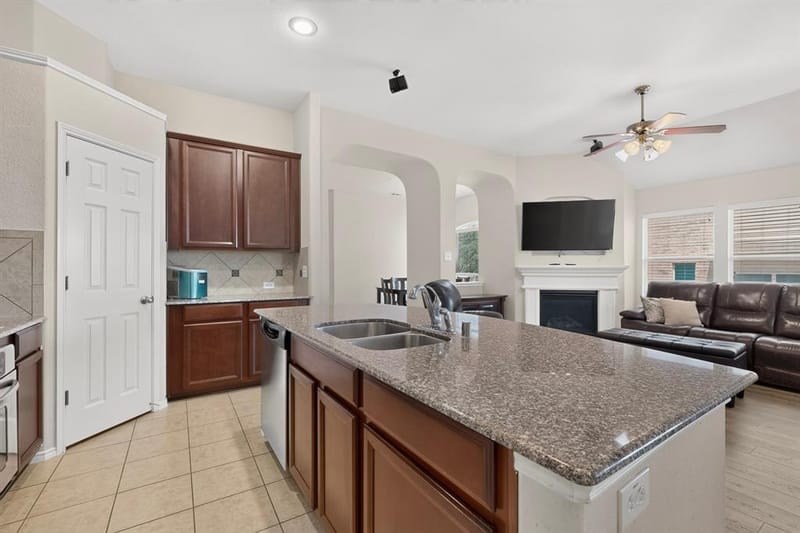 404 Castle Street, DeSoto TX 75115 - Photo 15