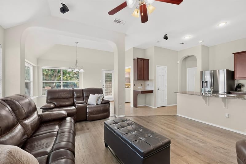 404 Castle Street, DeSoto TX 75115 - Photo 8