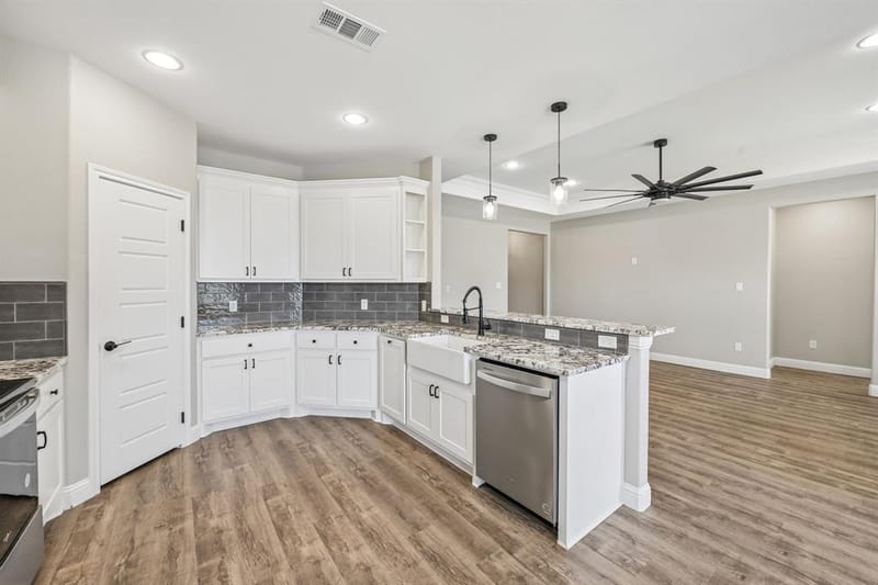505 S Sky Court, Granbury TX 76049 - Photo 17
