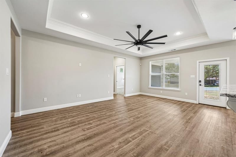 505 S Sky Court, Granbury TX 76049 - Photo 3