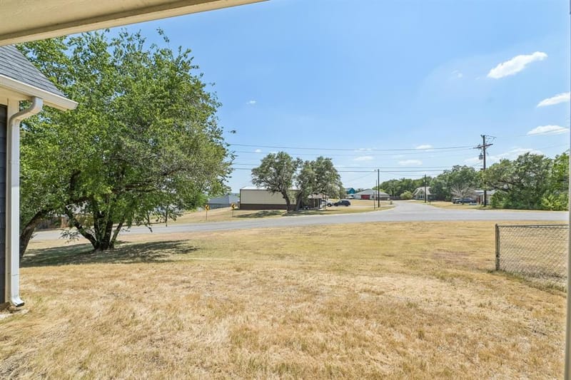 505 S Sky Court, Granbury TX 76049 - Photo 32
