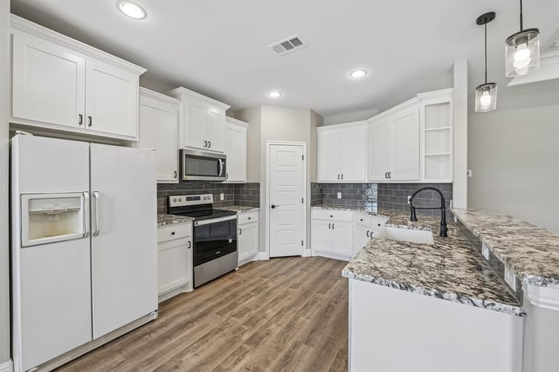 505 S Sky Court, Granbury TX 76049 - Photo 18