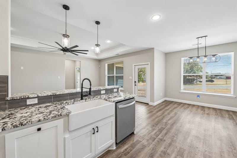 505 S Sky Court, Granbury TX 76049 - Photo 15