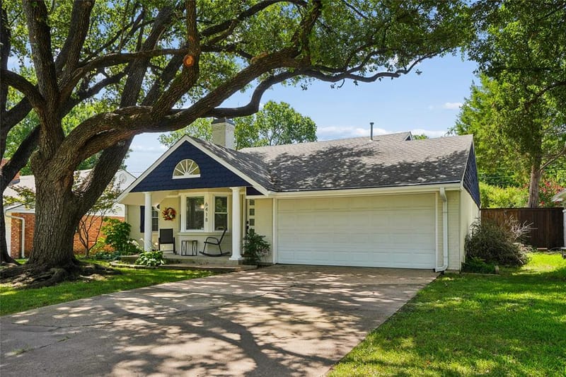 6418 Axton Lane, Dallas TX 75214 - Photo 2