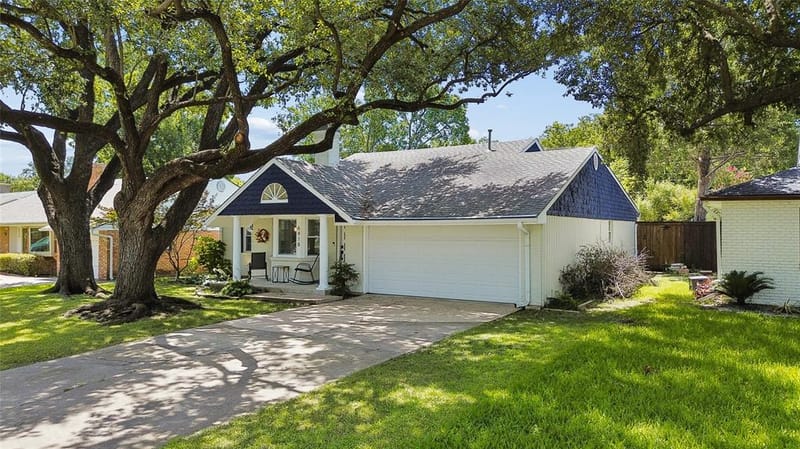6418 Axton Lane, Dallas TX 75214 - Photo 3