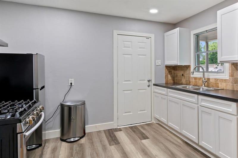 1432 Meadowbrook Drive, Garland TX 75042 - Photo 9
