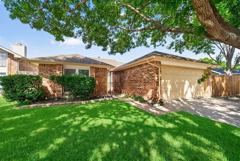 5310 Pocassett Drive, Arlington TX 76018 - Photo 2