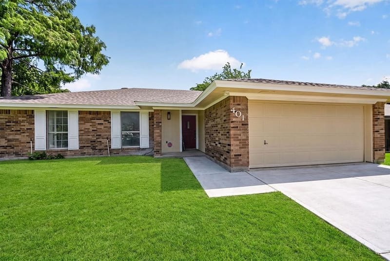 401 Myrtle Drive, Arlington TX 76018 - Photo 2
