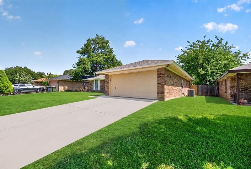 401 Myrtle Drive, Arlington TX 76018 - Photo 4