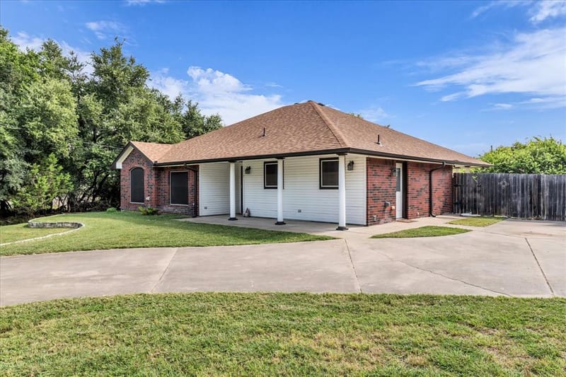 7 Market Loop, Morgans Point Resort TX 76513 - Photo 5